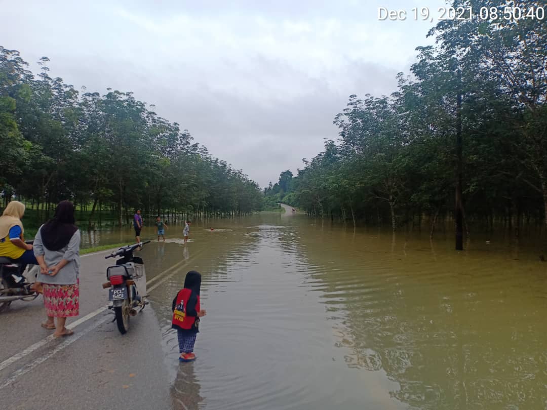 Laporan Bencana Machang
Kejadian:Banjir
Tarikh:19/12/21
No.Laluan:D219-KM11.5
Jln:Temangan-Kuala Hau
Landmark:Ldg Kerilla
Kdlman Paras Air:0.90m
(Ditutup Kepada Semua Kenderaan)
Jln.Alternatif FT008
-Paras Air Trend Menaik

* Updated by JKR Machang dan Selenggara Timur Sdn. Bhd.