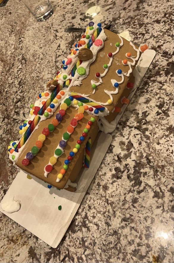 UA_BBALL's tweet photo. Had fun building gingerbread houses together after practice! Comment your favorite one🎄🏠 https://t.co/orffXe6Ozt