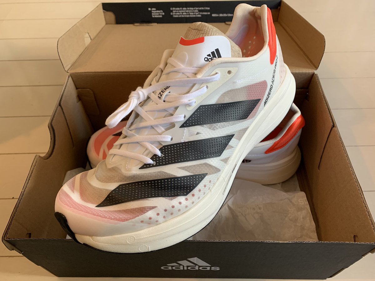 Ferrum8's tweet photo. ウィンドウショッピング失敗🙀2月のマラソン用に初カーボンシューズ購入👟中距離用もカーボンシューズに新調✨もう後に引けないので、サブ3目指して練習あるのみ🏃 #adiospro2 #cloudboom https://t.co/ROv7neC7fW