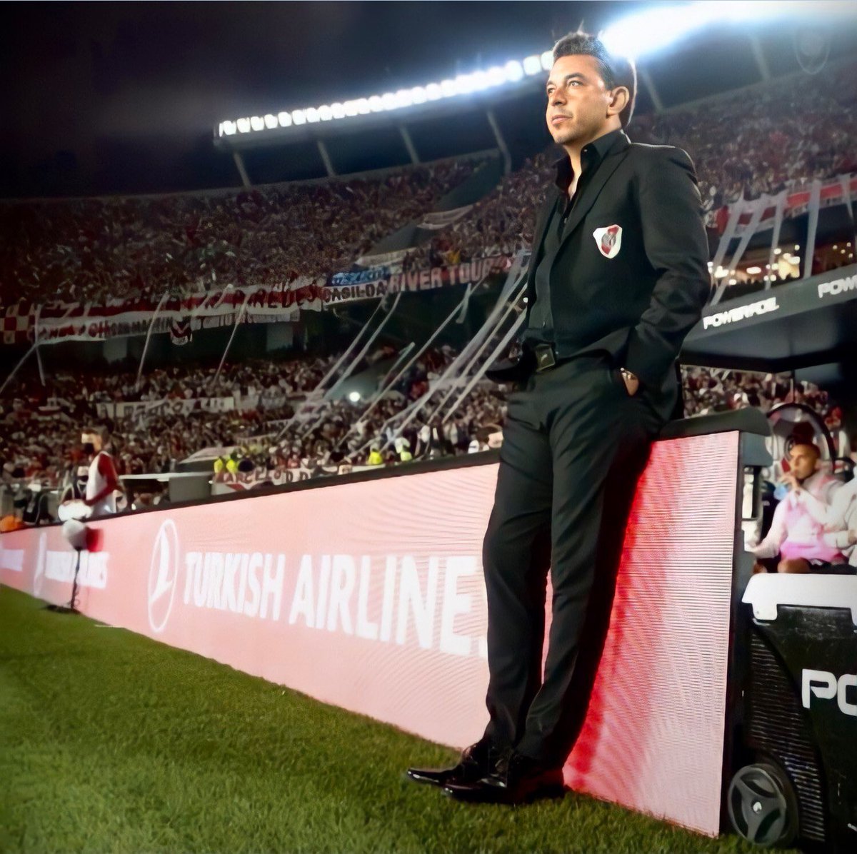 MundoRiverOk_'s tweet photo. Y #River va. Gran año y otro más de la mano del mejor dt de la historia , todo tuyo @MGallardoficial. https://t.co/gRBOPqFMq5