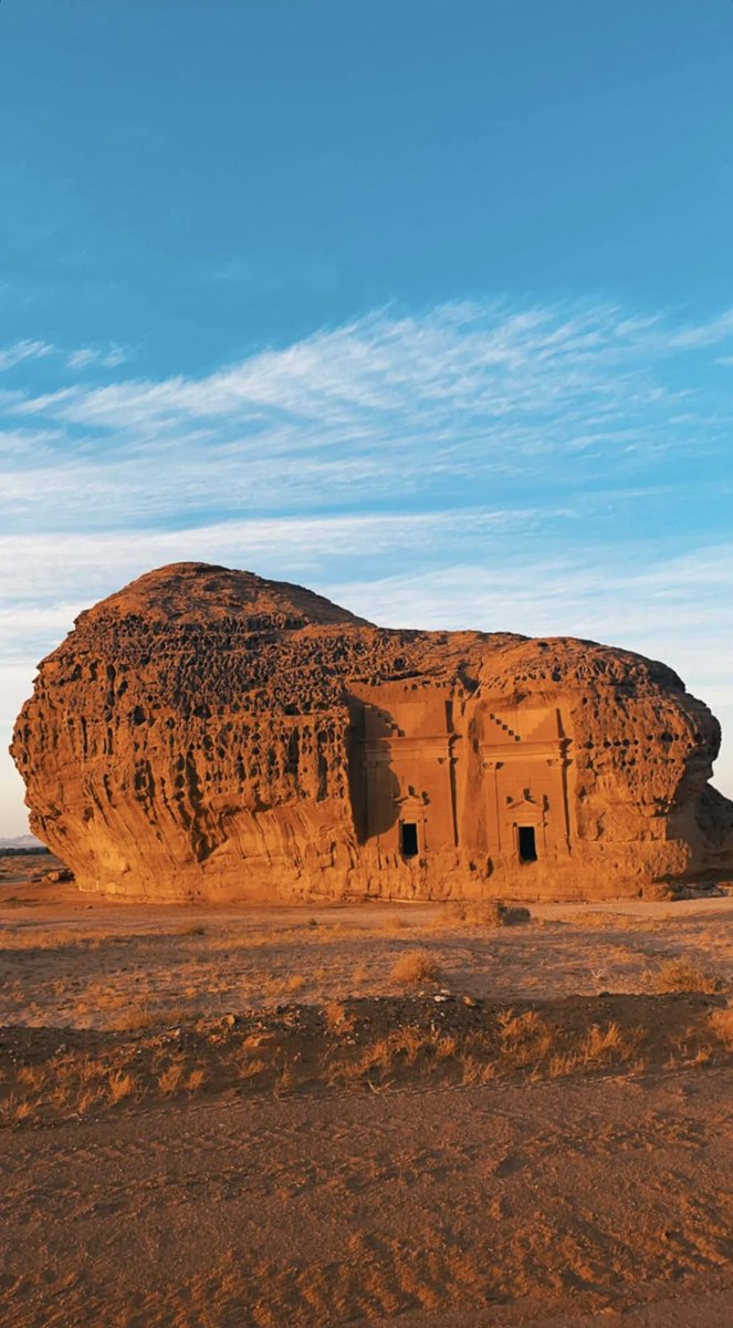#العلا، المملكة العربية #السعودية: 

تعتبر أعظم تحفة عرفها الزمن، وهي من أقدم المحافظات في شبه الجزيرة العربية وموطن الحِجر، أحد مواقع التراث العالمي لليونسكو 🇸🇦