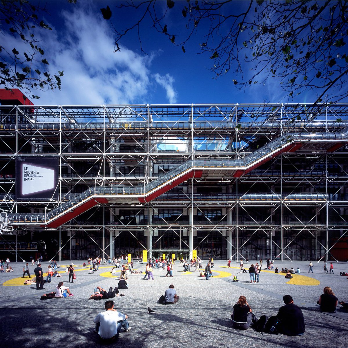 tomravenscroft's tweet image. One of the greatest. High-tech pioneer Richard Rogers has passed away aged 88 – dezeen.com/2021/12/19/ric… – what a legacy...