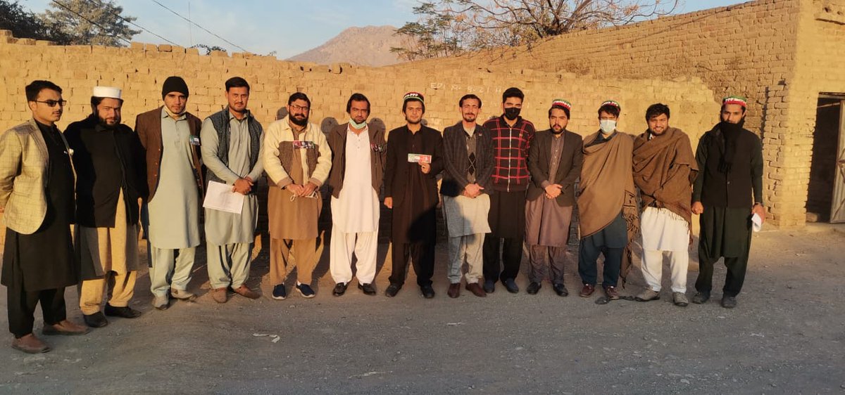 ShahFaridPPP's tweet photo. خیبر ایجنسی تحصیل باڑہ میں پاکستان پیپلز پارٹی کے تحصیل امیدوار شیر شاہ آفریدی کے رہائش گاہ سے مختلف پولنگ سٹیشن پر ڈیوٹیاں دینے سے پہلے  پی وائی او کے صوبائی انفارمیشن سیکرٹری کے ہمراہ  🇱🇾 ✌️
#KPMainTeerChalega
@BBhuttoZardari 
@AlyHydr https://t.co/DtNbIHEWIB
