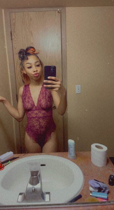 I&rsquo;m so little 😩❤️&zwj;🩹 https://t.co/Yhu2aGhoOb<a href="/tag/newprofilepic"class="tags"><span>#newprofilepic</span></a>