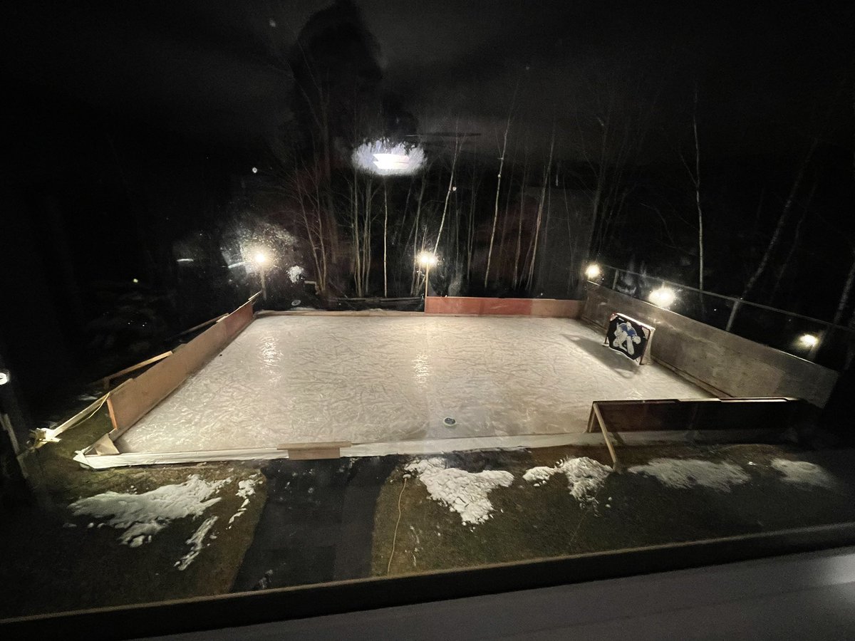 scotta_rob's tweet photo. Robertson Rink is Open! Fredericton, NB Canada. #odrhockeyrink @nicerink @CityFredGov @DarrenDreger https://t.co/3vxl3cuqhS