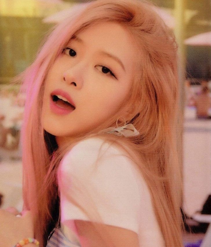 rosé pics tweet media