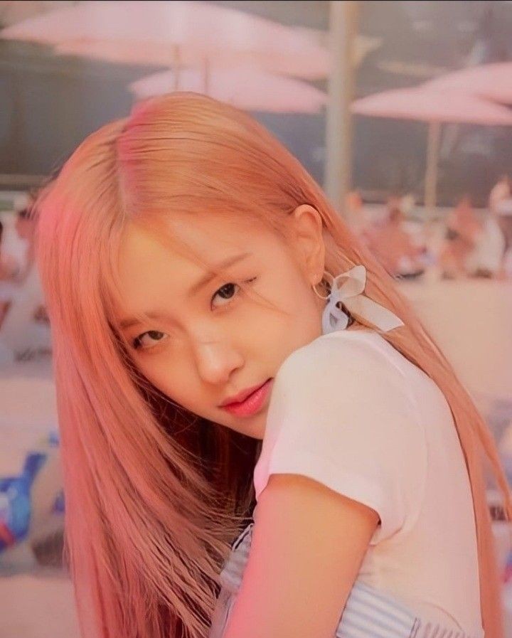 rosé pics tweet media