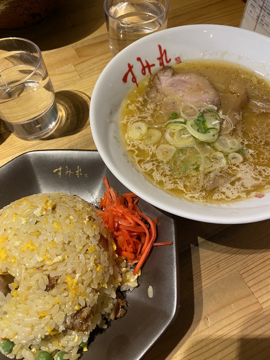 baneeque's tweet photo. #すみれ 寒い時はこれ🍜　チャーハンも👍 https://t.co/kjVd8y0P55