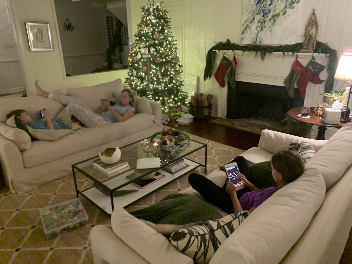 elwebb3's tweet photo. I got bitched at for not getting home early enough to family time hang out. 📷: guy that was late to family time hang out https://t.co/15xywINoK5
