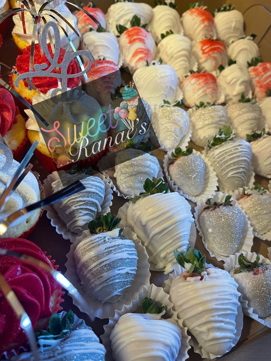 SweetRanaes's tweet photo. Bundle deals and package deals available for every event/party ! 

To book please TEXT ONLY to (810)308-7337📲 

#sweetranaes #BlackOwnedBusiness #baker #michigan https://t.co/cqrdrwSDDM