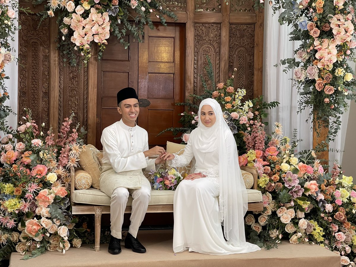 zafirazafrin's tweet photo. My bestfriend got married today! 💕💕💕 heart is full, Alhamdulillah. #5down1togo https://t.co/YXSEX2cfWY