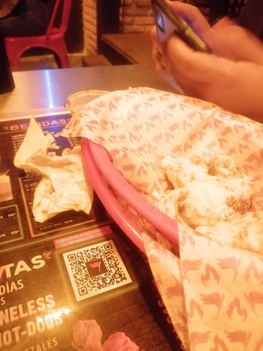 SwDark2's tweet photo. Noche de Alitas y Cerveza https://t.co/BOBOUPaep7