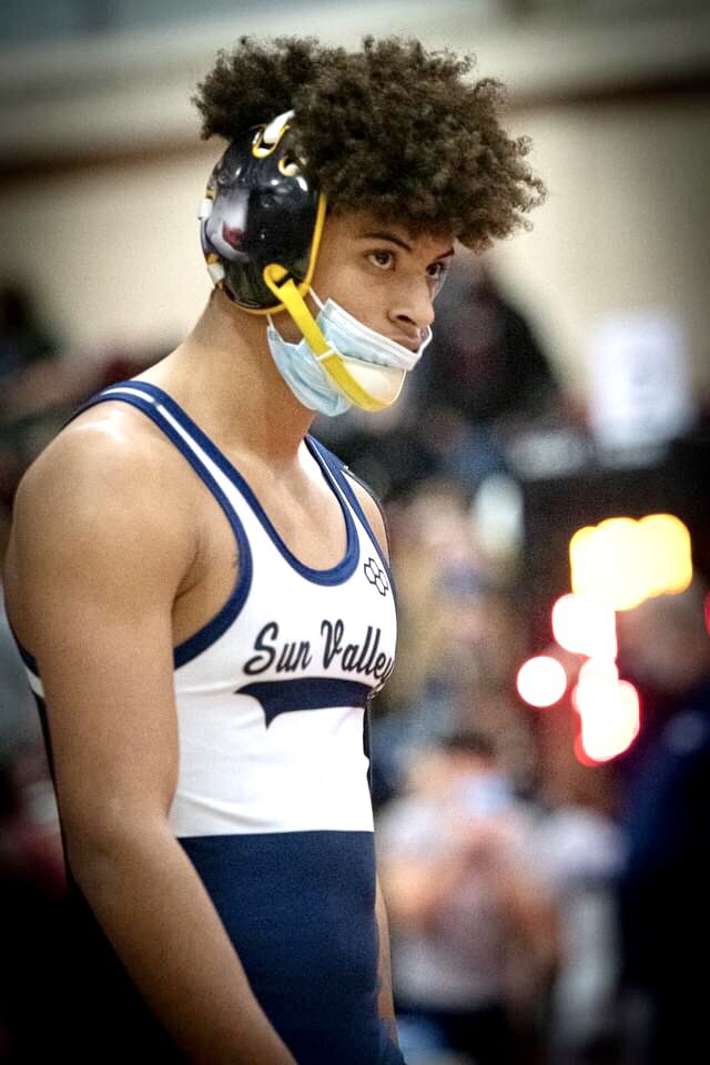SVWrestling3's tweet photo. Great weekend for SV wrestling at The Howdy Duncan Tournament! 9 placed &amp; SV placed first overall! @svvanguards @PennDelco @SunValleyHS https://t.co/QjsY1sZqev