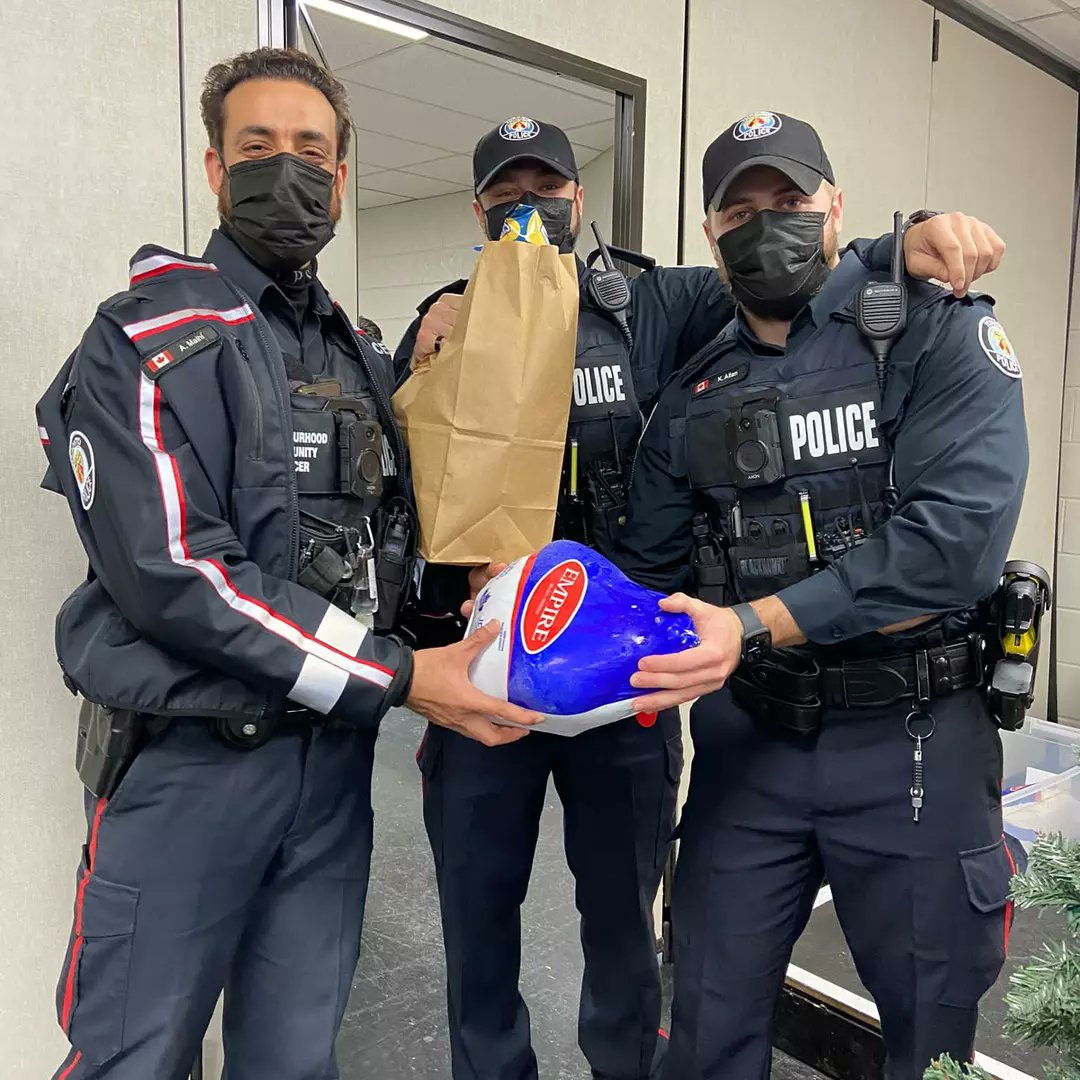 TPS_BCC's tweet photo. #unitymobiledrive @collectivegroup2030 with @tps31nco_unite had a visited to The Center for Spanish Speaking People#centerforspanishspeakingpeoples Holiday Drive. Thank you to Elvis Lazaro for making this event possible for the Latin Community and the Newcomer families. https://t.co/H5e8lEeEsF