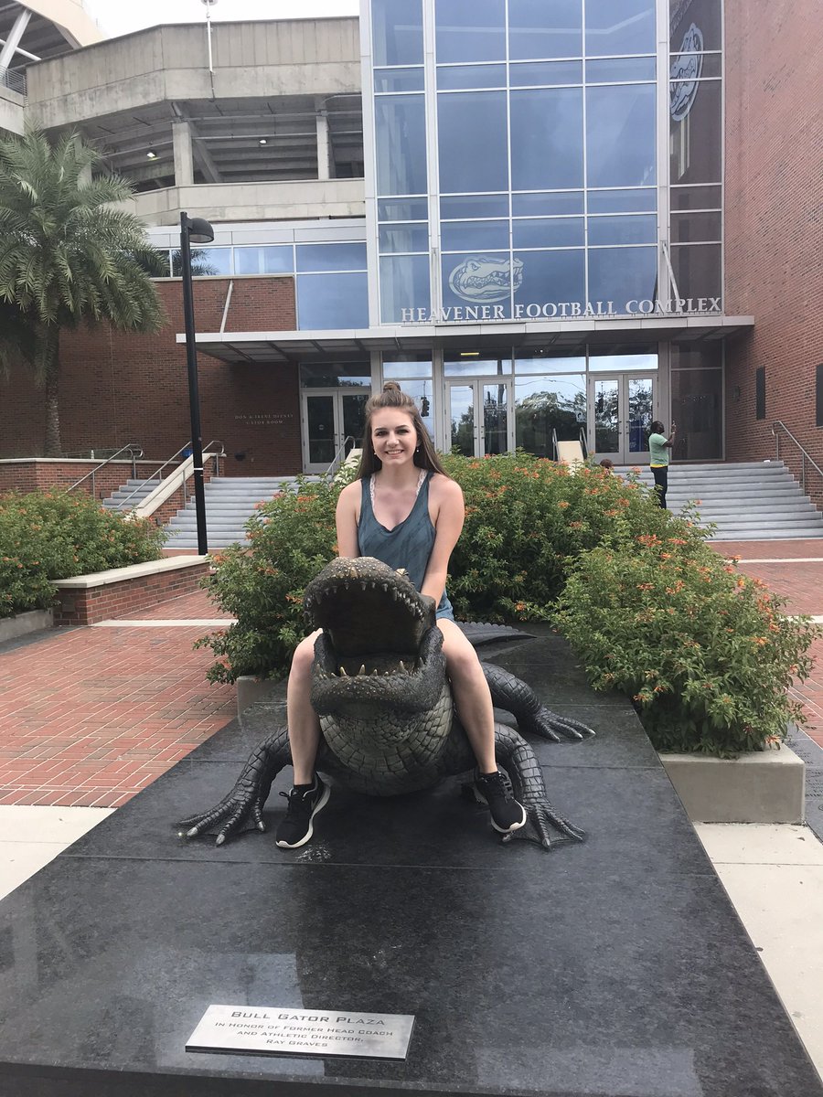 sammy_beaver's tweet photo. First time at UF vs graduating from UF #UFGrad https://t.co/pAZ1FHJ1Li