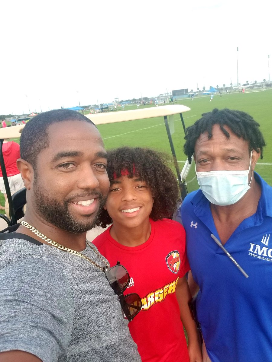 He3Man7's tweet image. Tony introduced Son.
IMPRESSED WITH Tony Son, respectful, handsome young man, obviously well raised 🤜🏽
Give due credit.

In previous post, mentioned Tony had old &amp;amp; knew 📱 #, humbly caught off guard
Soo proud of Tony, at time I did not #team or #partnet with when offered 👏🏽