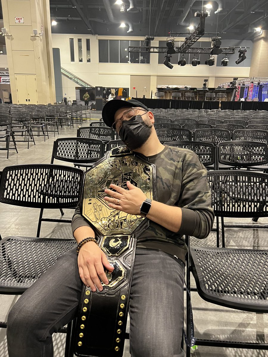 R0bSkii's tweet photo. The aftermath of a Champion.

#Mr2Time @GoldenboyFTW https://t.co/DP9mcgNq0a