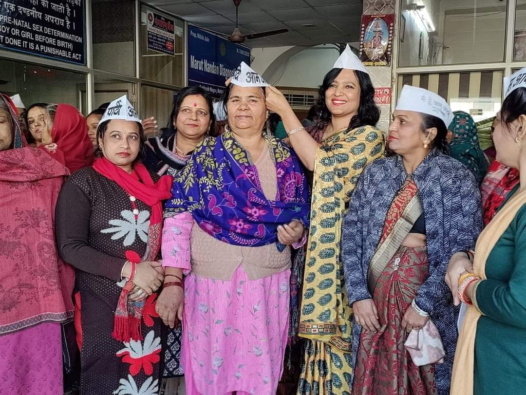 AAPHaryana's tweet photo. दिल्ली में @ArvindKejriwal जी के नेतृत्व वाली @AamAadmiParty सरकार द्वारा नारी सशक्तिकरण की दिशा में किए जा रहे पहल की चर्चा अब हरियाणा में जोरो पर है।
जींद में महिला विंग की संयोजक डॉ रजनीश जैन की अध्यक्षता में सैकड़ों नारीशक्ति ने AAP जॉइन किया...
@LaxayGarg @DrSushilKrGupta https://t.co/m8Sc8Cxid2
