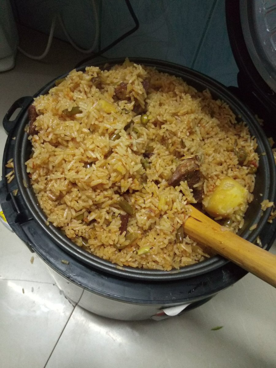 KMavonda's tweet photo. When you get that little time off the duty and you are not on call the next day @Kudu_ze_Kudu @forever_herie @charityalphonce nikiwaalika kwangu muwe mnakuja 😅 #doctorchef #alittletooobsessedwiththekitchen https://t.co/jPAuHaBXYt