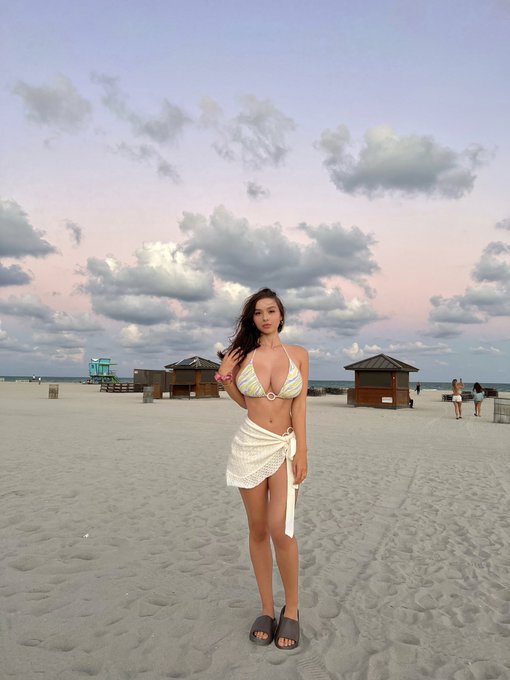 Sophie Mudd 🤎 - 2 pic. 🤿 https://t.co/JBnhO9gPuH