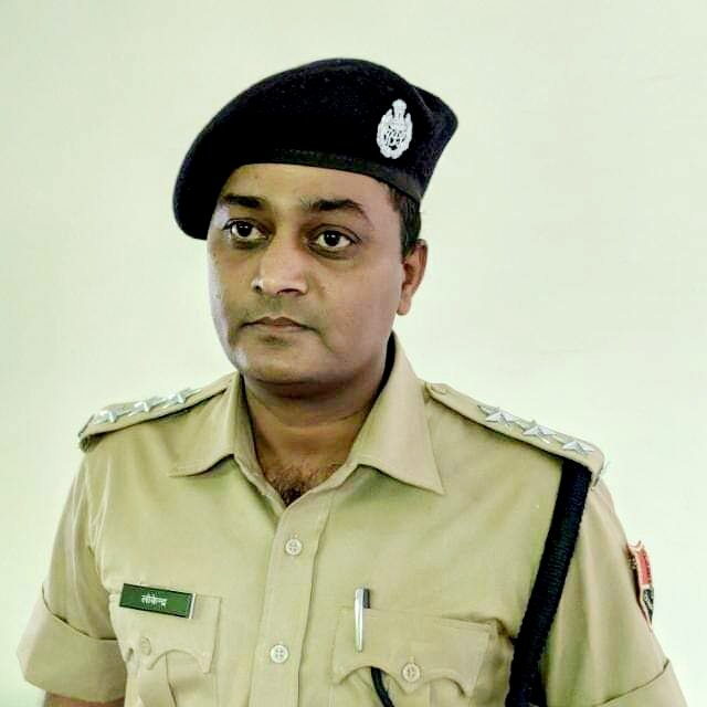 #Jhunjhunu : ''डीएसपी साहब'' का कार्यकाल बना लोकप्रिय

सिटी डीएसपी लोकेंद्र दादरवाल का हुआ तबादला,''साहब'' के तबादले से हुए लोग मायूस,क्योंकि साहब की इतनी बढ़ चुकी है लोकप्रियता,कार्यकाल के दौरान दिखे सक्रिय,कोरोनाकाल में भी रही सराहनीय भूमिका 
<a href="/sandeepkediajjn/">sandeep kedia</a> <a href="/JhunjhunuPolice/">Jhunjhunu Police</a>