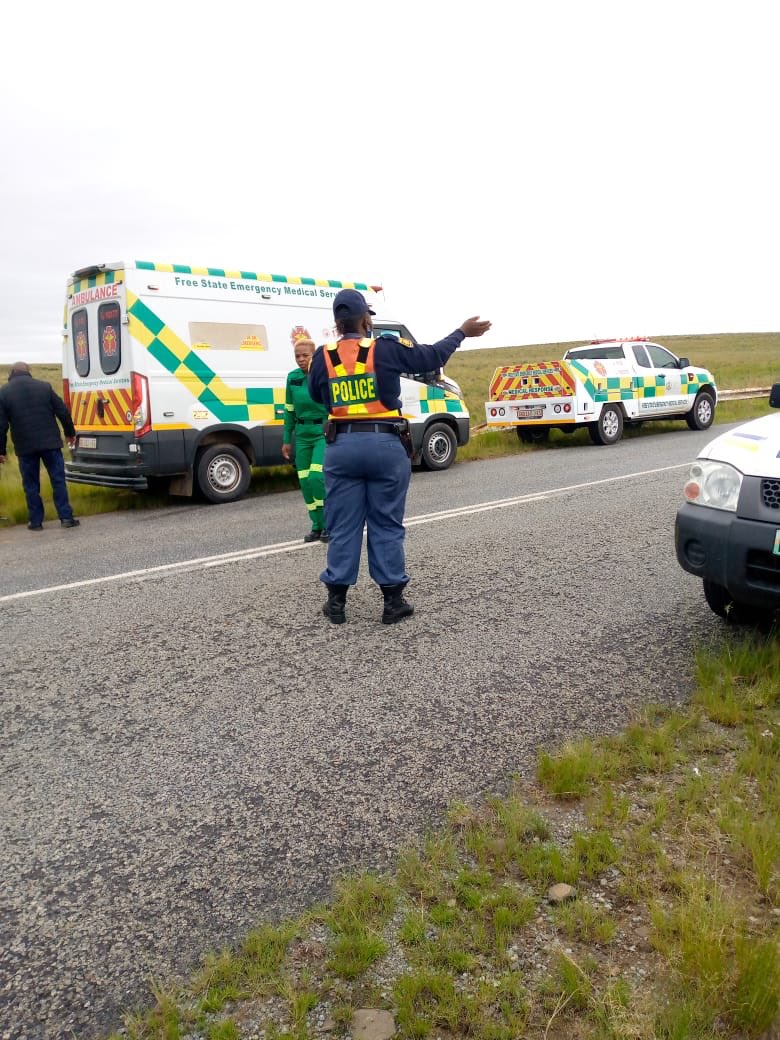 ManalediFalatsi's tweet photo. Me &amp; my friend survived this😭😭😭😭we give thanks to our Lord Mighty for His protection! Free-State Police and the health workers we thank God for you guys! https://t.co/Ih3h0UpMHa