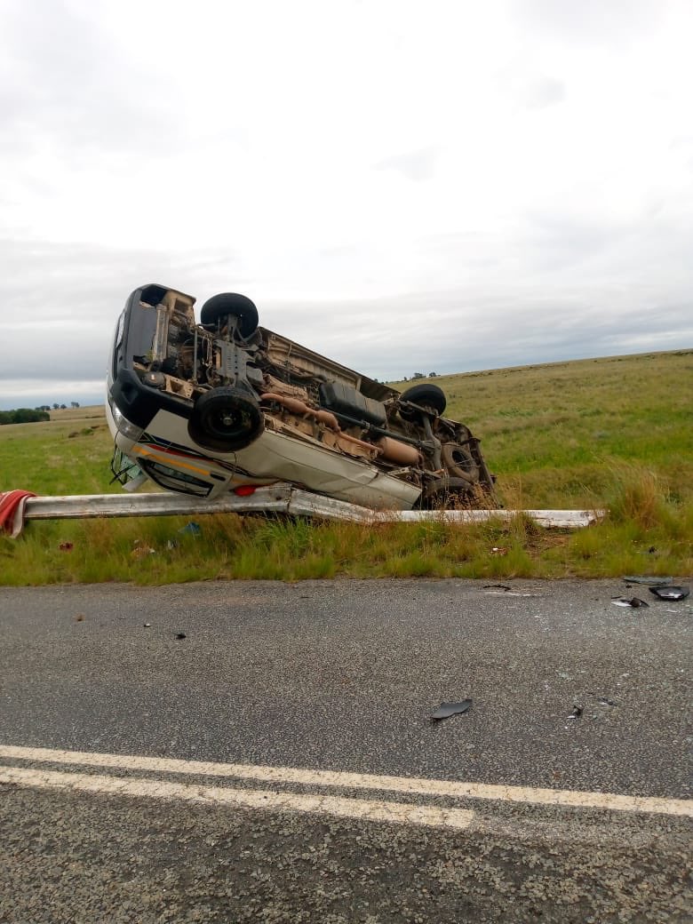 ManalediFalatsi's tweet photo. Me &amp; my friend survived this😭😭😭😭we give thanks to our Lord Mighty for His protection! Free-State Police and the health workers we thank God for you guys! https://t.co/Ih3h0UpMHa