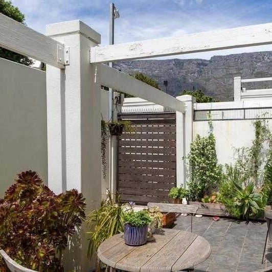 cape_waterfront's tweet photo. ON SHOW:Sunday 19th December from 3pm to 5pm. 
Two ocean facing homes in exclusive Llandudno &amp; a 2 bed flat in #wembleysquare https://t.co/LOtkgLHVj5 @propertyshowsa @expressoshow @property_luxury @property24 https://t.co/RJW2DUJr4i