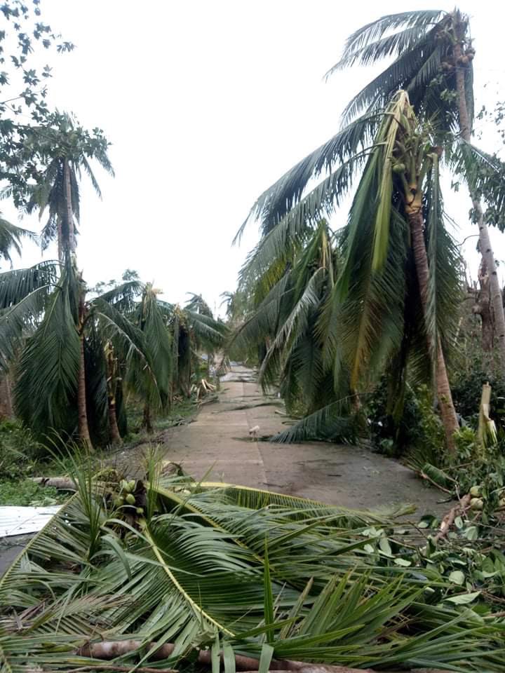 Last year we were hit by #UlyssesPH before the year ended. Now it’s #OdettePH. 

Here’s the house now of someone I know in Leyte. She says she felt like life was about to end. 

Madilim ang Pasko ng marami nating kababayan. Help however you can.