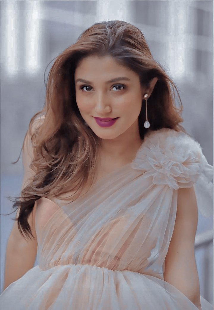 ohrepiya's tweet photo. from dressing her barbie doll to dress herself🧚‍♀️💌

•#DonalBisht #BiggBoss15• https://t.co/FSoiiXwSG0