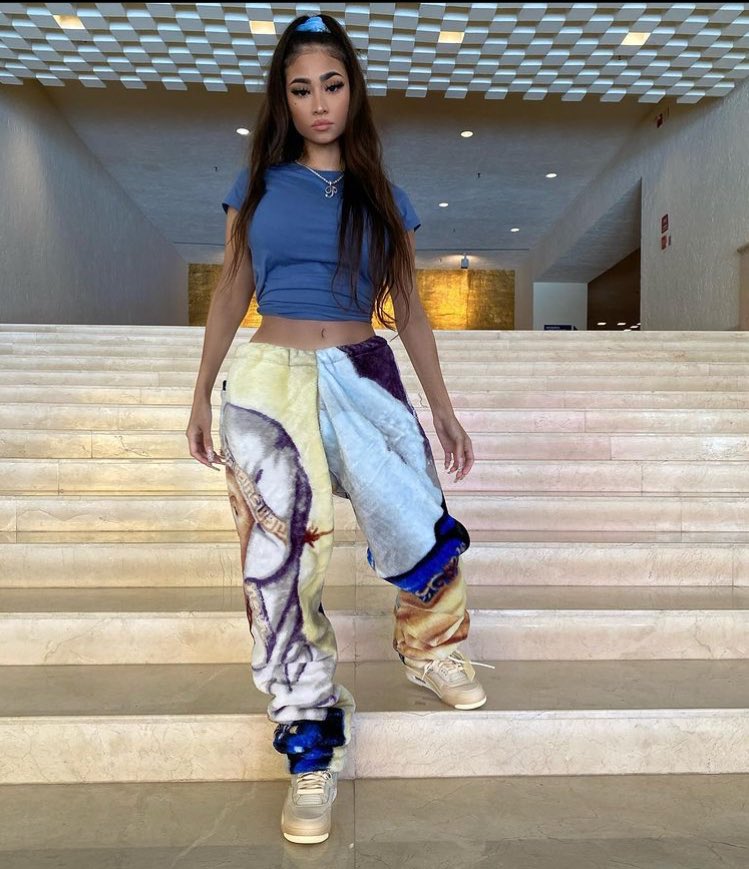 LABDKANDJANDJ's tweet image. Quieres que sea tuya y yo no soy de nadie
Todos quieren de lo mío y yo no quiero a nadie.