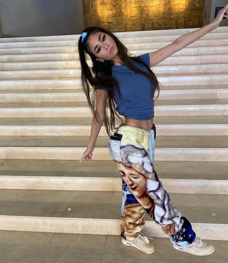 LABDKANDJANDJ's tweet image. Quieres que sea tuya y yo no soy de nadie
Todos quieren de lo mío y yo no quiero a nadie.