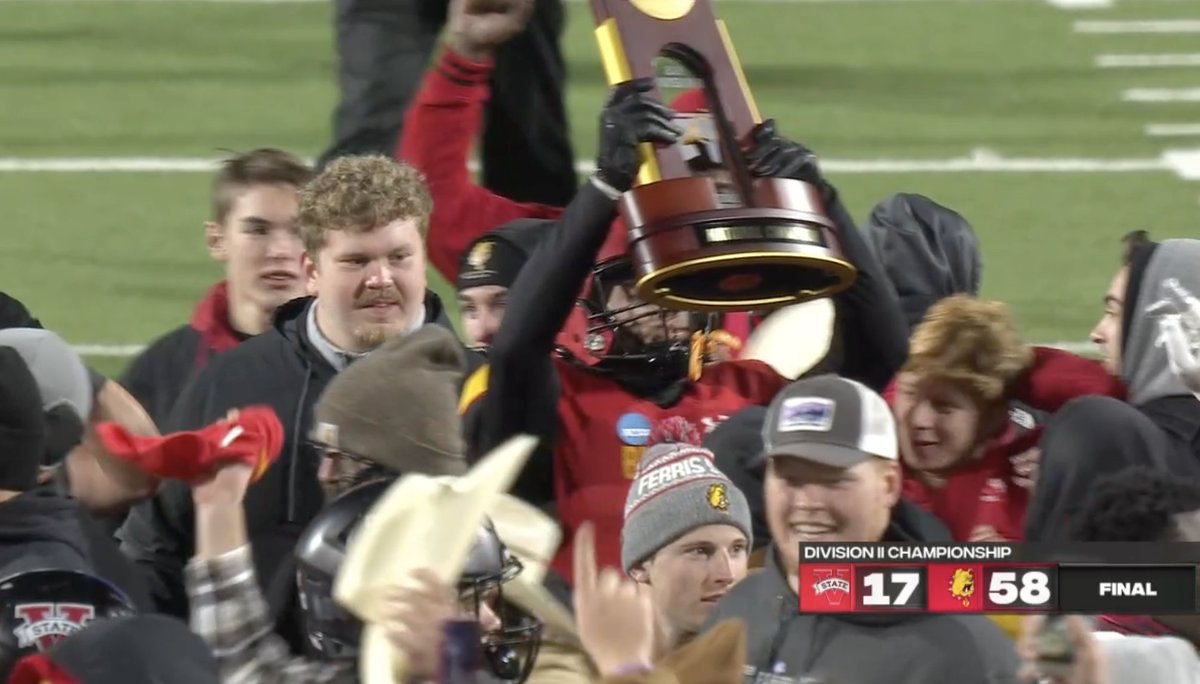 RedditCFB's tweet photo. For the first time in school history, Ferris State is crowned as #D2FB National Champions. Dominating 58-17 win over Valdosta State to complete an undefeated season. https://t.co/czY1Nb2sUD