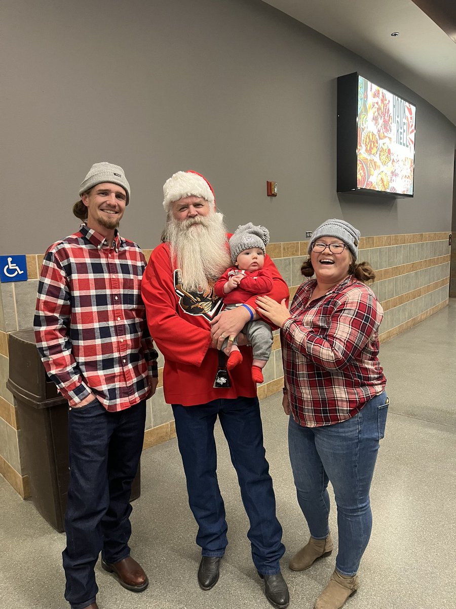 smithdotmpeg's tweet image. Ran into the big man at @UtahGrizzlies game! Had to ask him for a pic! Thanks Santa! Glad to see you’re a Grizz fan!