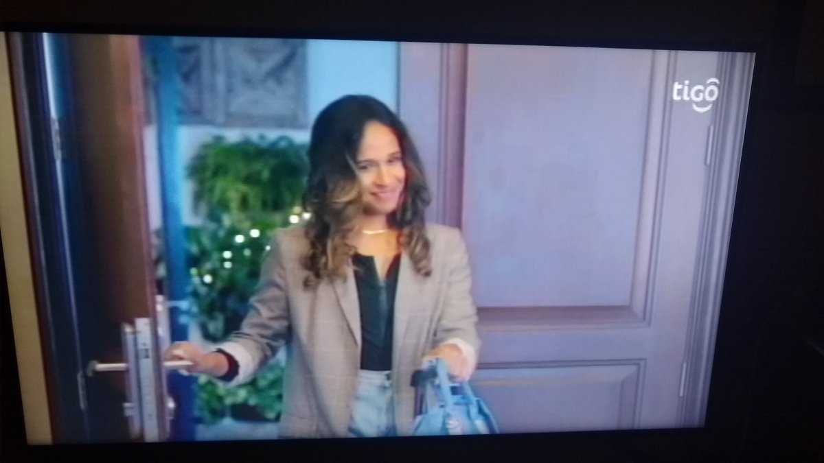 .<a href="/TigoPanama/">Tigo Panamá</a> como se  les ocurre poner un comercial en medio asalto de una pelea de boxeo? están peor que cable onda ustedes