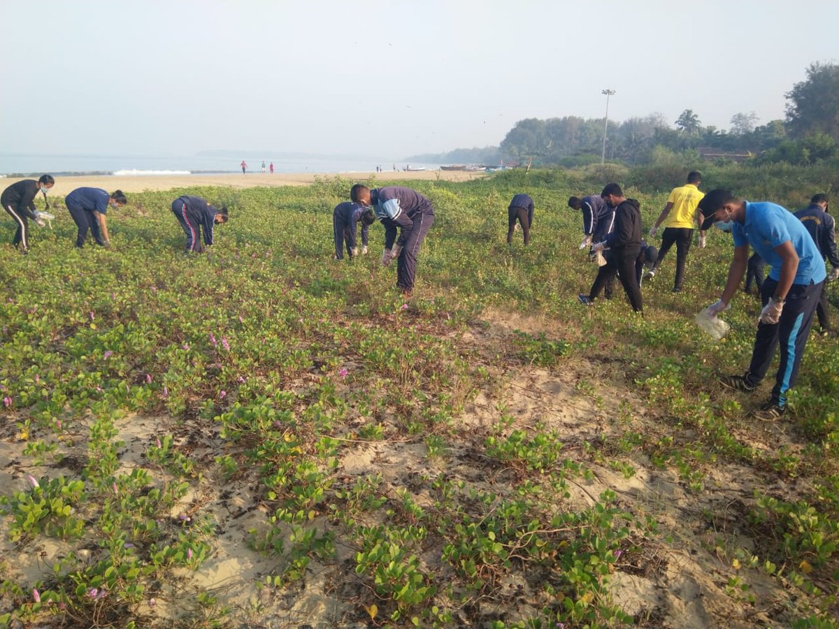 #Puneetsagar
#beachcleanship
Today,I Cdt. Amit Chinchrekar of 8 KAR NU NCC carried out Beach Cleanship at Karwar Beach under Puneeta Sagar Abhiyaan Raised Awareness and Importance of keeping our Beach clean