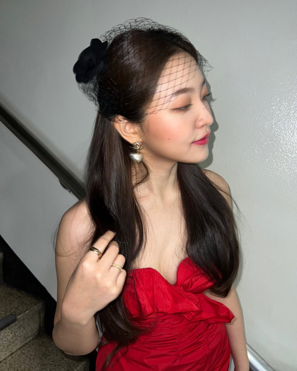 YRfiles's tweet image. [211219] YERI Instagram Update