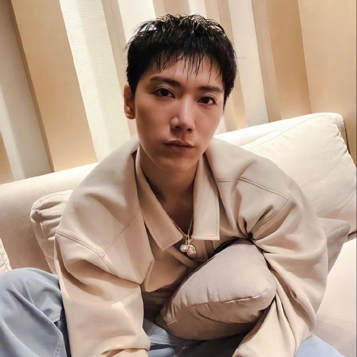 SLMUAPOLLO95's tweet photo. ︎
 ︎
 ︎
     https://t.co/nYe9eXfcrp
     ☖ 12.19.21 ; 13:56
     ☖ location disabled.
     
              ☛ woke up like this, lods. 😓
 ︎
 ︎
 ︎ https://t.co/z9bIVI5wep
