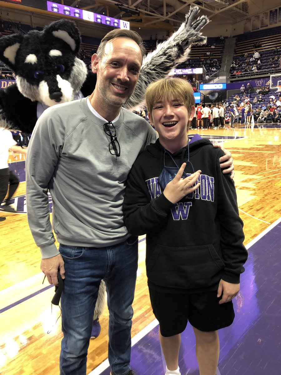Always nice to see the Dawgs get a win! (Harry the Husky with the photo bomb) #GoHuskies