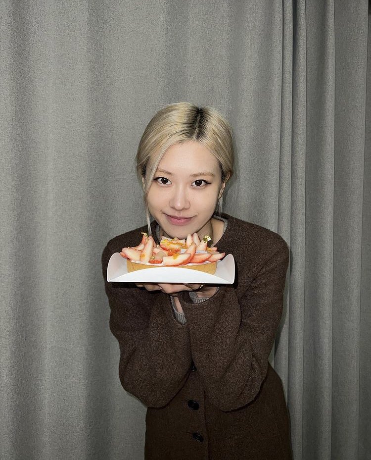 Rosé đáng yêu, Rosé ấm áp, Rosé lo lắng và yêu thương mọi người, Rosé tốt bụng và Rosé là người yêu của em 🤧🤧❤️ 

블랙핑크 로제 #ROSÉ #로제