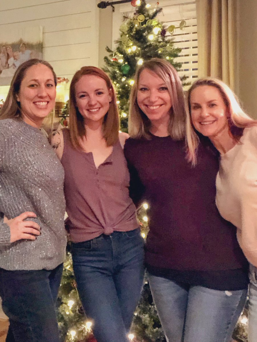 SouthLakesART's tweet photo. Happy Holidays! From #SouthlakesEl1 specialist team! See you next year! 😘 https://t.co/5MxS1vOIix