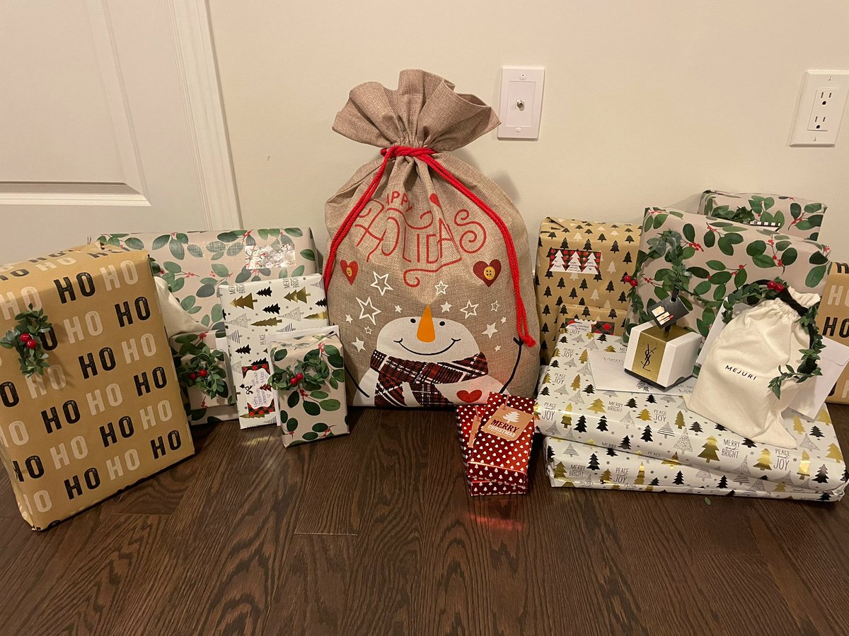mimiyou's tweet photo. Successful wrapping night 🎀 https://t.co/6VADiVfaNY