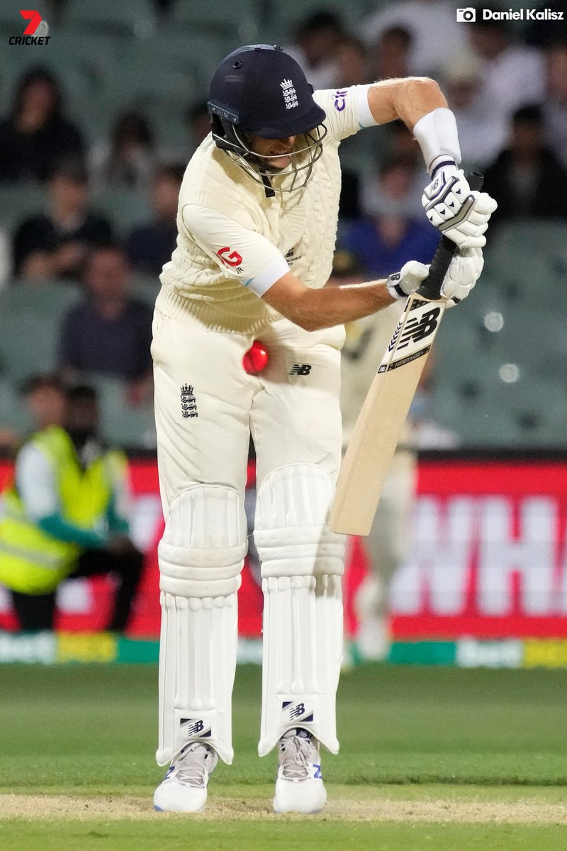7Cricket's tweet photo. Talk about a perfectly timed photo 😬

📸 Daniel Kalisz #Ashes https://t.co/nar3hgLuBt
