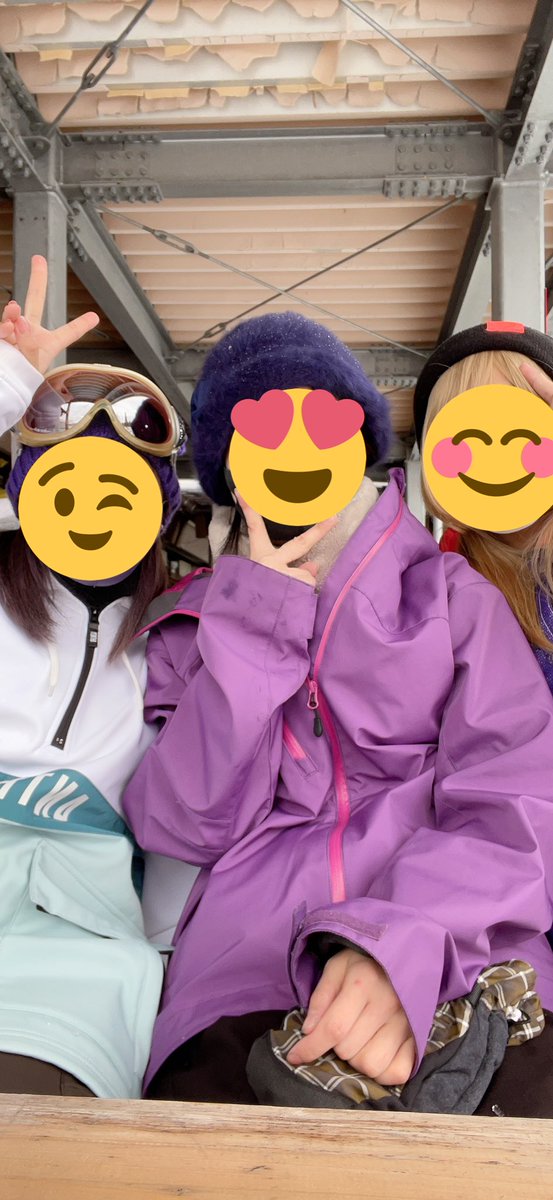 maruyamanamie's tweet photo. スノボーシーズンイン!
一緒に行ってくれた2人ありがとう🥰
今シーズンはDEATHLABELの板と頑張るぞ!🏂
#DEATHLABEL
#めがひら
#スノボ女子 https://t.co/BdVRz1K5AU
