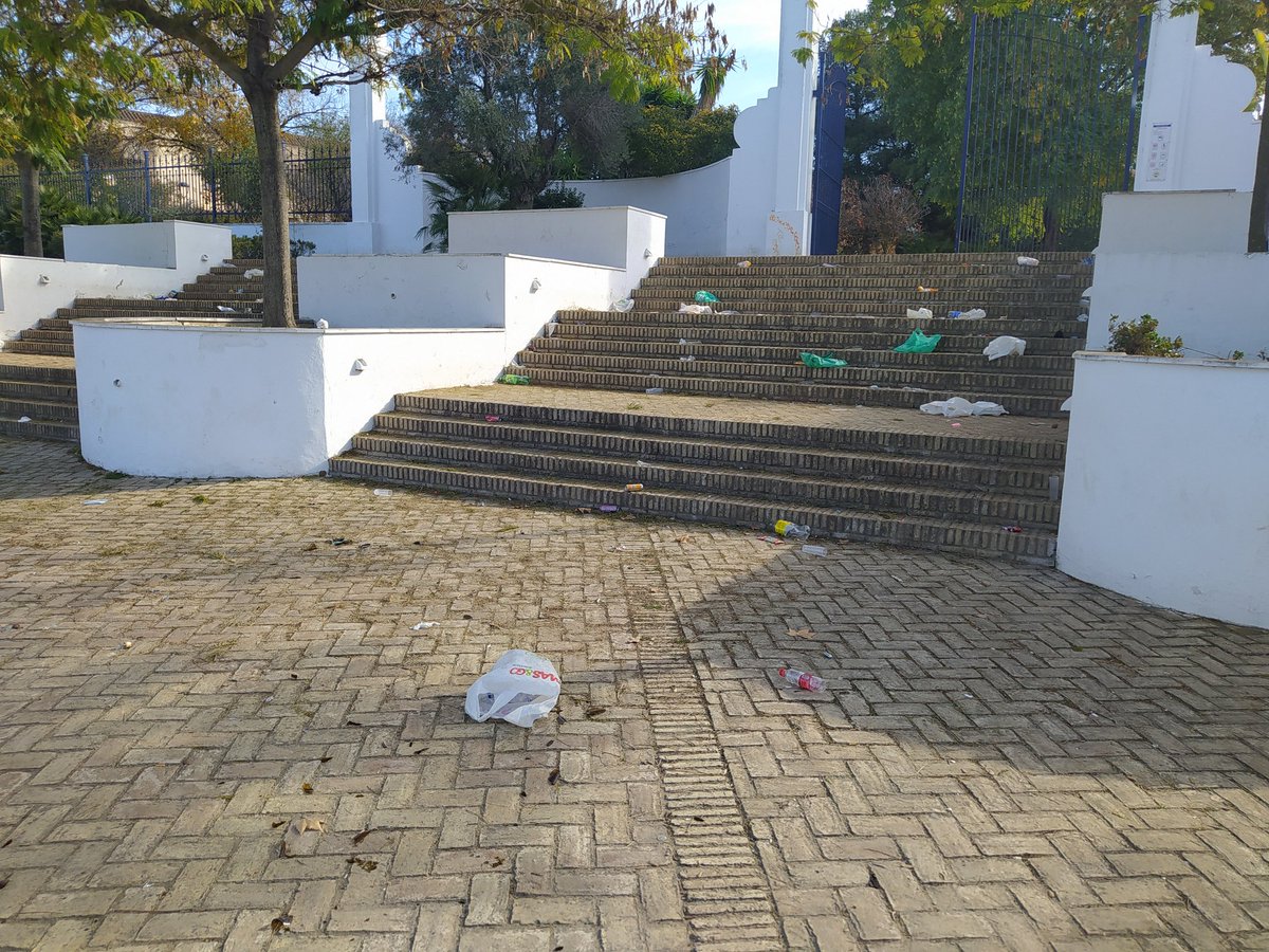 DueEscalona's tweet photo. @MairenaAljarafe Qué bonito está el parque Cavaleri los domingos por la mañana. https://t.co/Qx2j6hp5lb