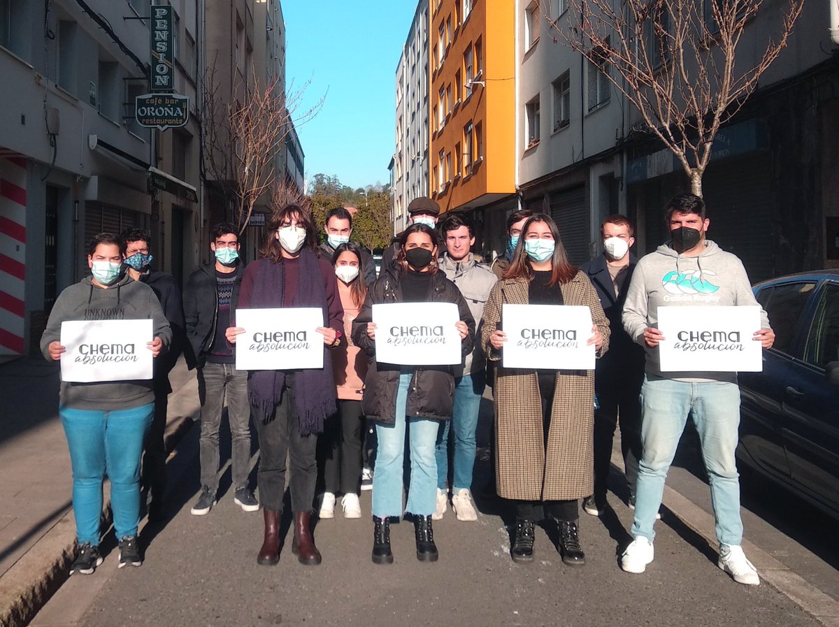 galizanova's tweet photo. 📢 Chamamos a mocidade a participar da concentración en apoio a Chema Naia que terá lugar diante dos Xulgados de Fontiñas, en Santiago, mañá luns ás 9:30h.
Toda a nosa forza a Chema para afrontar este xuízo. Contra a represión policial e a súa impunidade! 💥✊
#ChemaAbsolución https://t.co/75QborNfK8