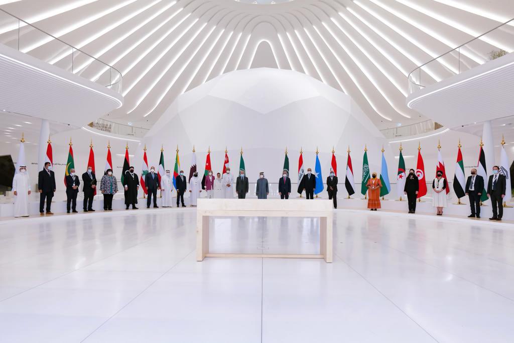 HHShkMohd's tweet image. حضرت اليوم رفقة الأمين العام لجامعة الدول العربية ووزراء الثقافة العرب قمة اللغة العربية في إكسبو دبي والتي تنظمها وزارة الثقافة والشباب بالدولة … اللغة العربية تستحق قمماً كثيرة لأنها قمة في الجمال .. وقمة في الاتساع والشمول .. وقمة في كونها وعاءً للحضارة بكل أبعادها..