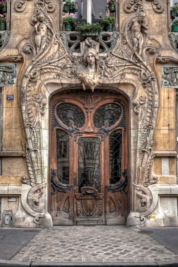 archeohistories's tweet photo. Paris, France :

At 29 Avenue Rapp in 7th arrondissement, very close to Eiffel Tower. Built in 1901, this Art Nouveau masterpiece by Jules Lavirotte is quite striking. Detailed door was designed by sculptor Jean-Baptiste Larrive and sculpted by a variety of others. https://t.co/Cm7mc1o3R3