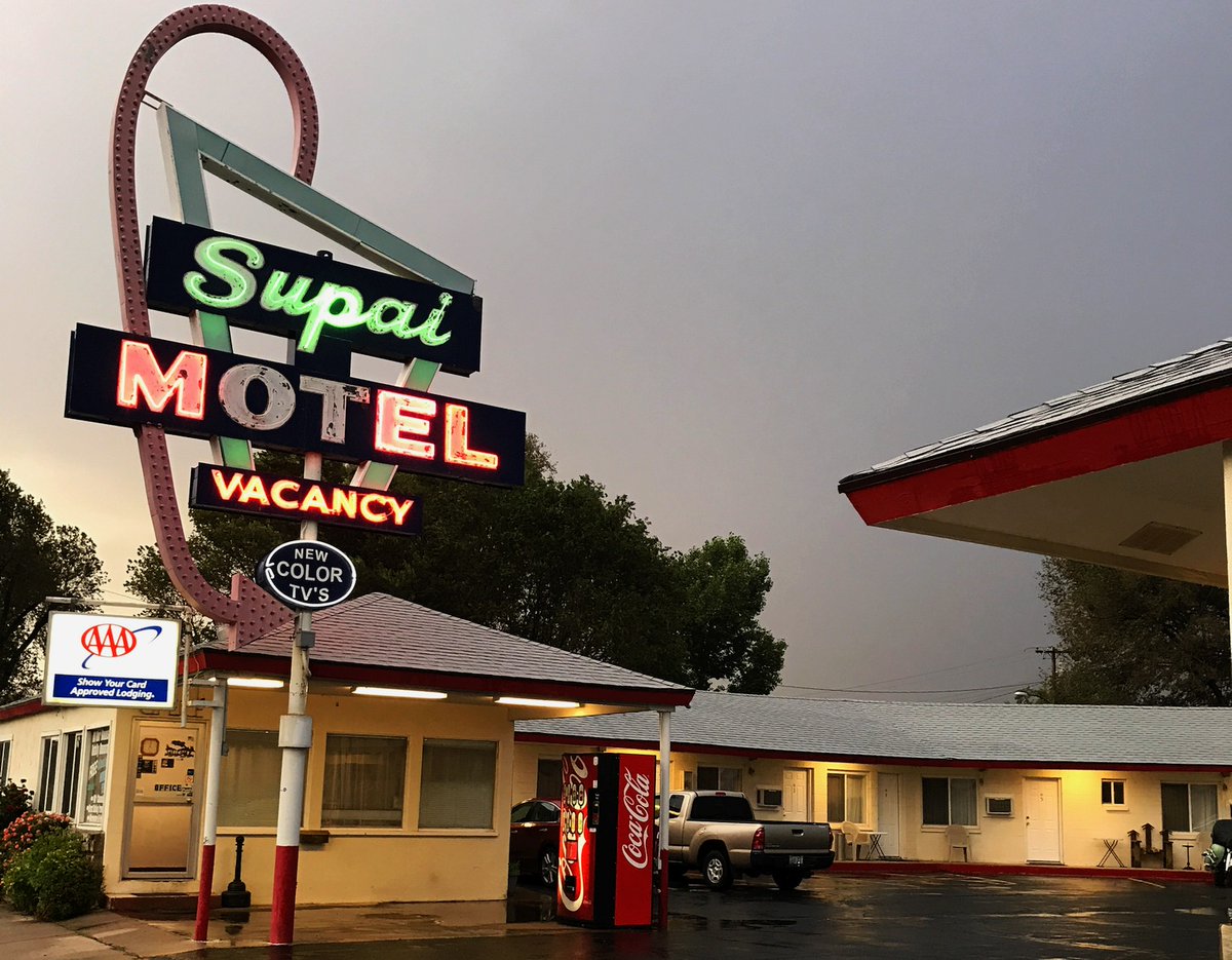 TimeTraveler911's tweet photo. Another beautiful neon in #Seligman on #Route66Arizona at the Supai Motel with 15 renovated rooms. Good starting point when visiting the @GrandCanyonNPS and the @havasupaiFalls. 

#Route66Sign for #Route66Smiling with hosts @66Travelers and @TimeTraveler911 

@Rt66Arizona https://t.co/TEn8uZy84j