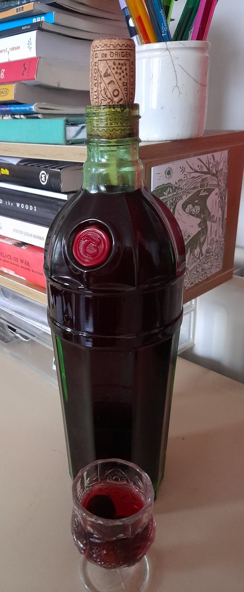 hehirsarah's tweet photo. This bottle of damson gin just appeared on my desk. Autumn is the season that keeps on giving. Don't be surprised if Wednesday's episode of my next #TheArchers week becomes much more mellow. Thanks @FarCanals for your obsession with hedgerows and jam pans 😍 #seasonsofmist https://t.co/BEbuqPggUP